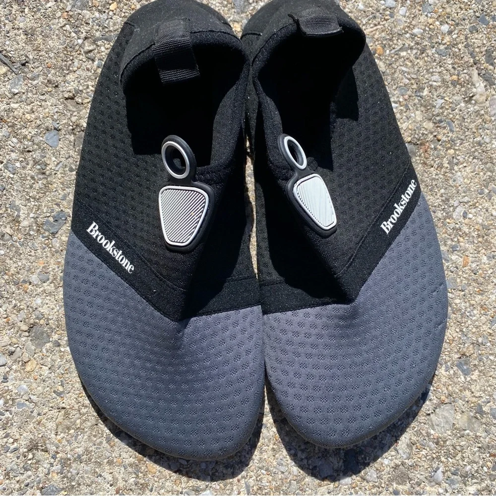 4/$20 Brookstone Neoprene Water Slippers Youth Size 2